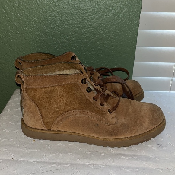 UGG short ankle boots • Sherpa lining • camel shade of brown - Picture 1 of 6